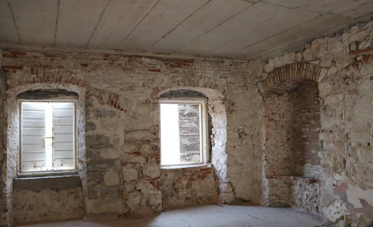EXCLUSIVE SEAFRONT HOTEL FOR SALE - BAY OF KOTOR, MONTENEGRO